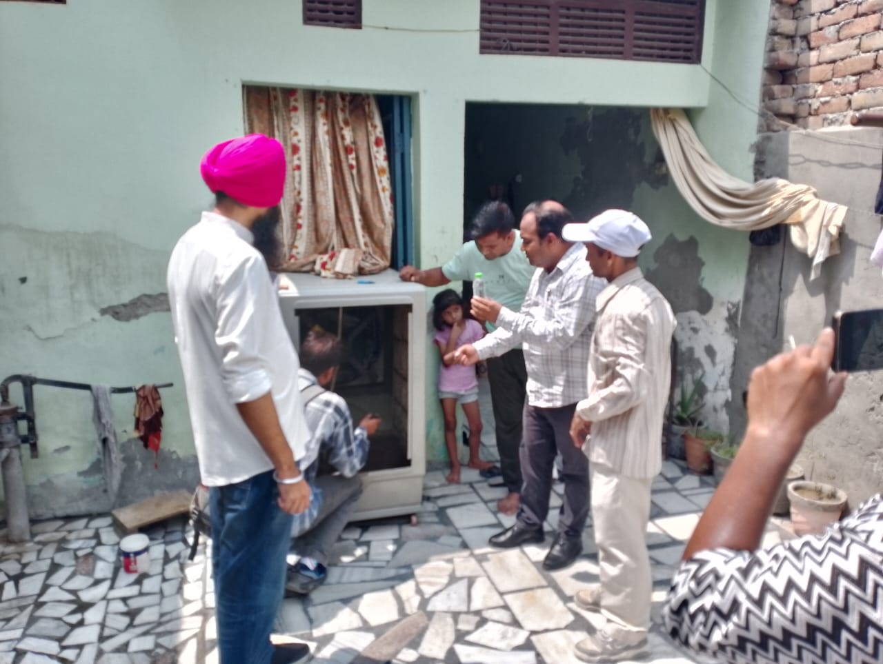 ਸਿਹਤ ਵਿਭਾਗ ਵਲੋਂ ਡੇਂਗੂ ਤੋਂ ਬਚਾਅ ਲਈ “ਹਰ ਸ਼ੁੱਕਰਵਾਰ-ਡੇਂਗੂ ਤੇ ਵਾਰ” ਮੁਹਿੰਮ ਤਹਿਤ ਰਾਧਾ ਸਵਾਮੀ ਕਲੋਨੀ ਵਿਖੇ ਕੀਤਾ ਲੋਕਾਂ ਨੂੰ ਜਾਗਰੂਕ