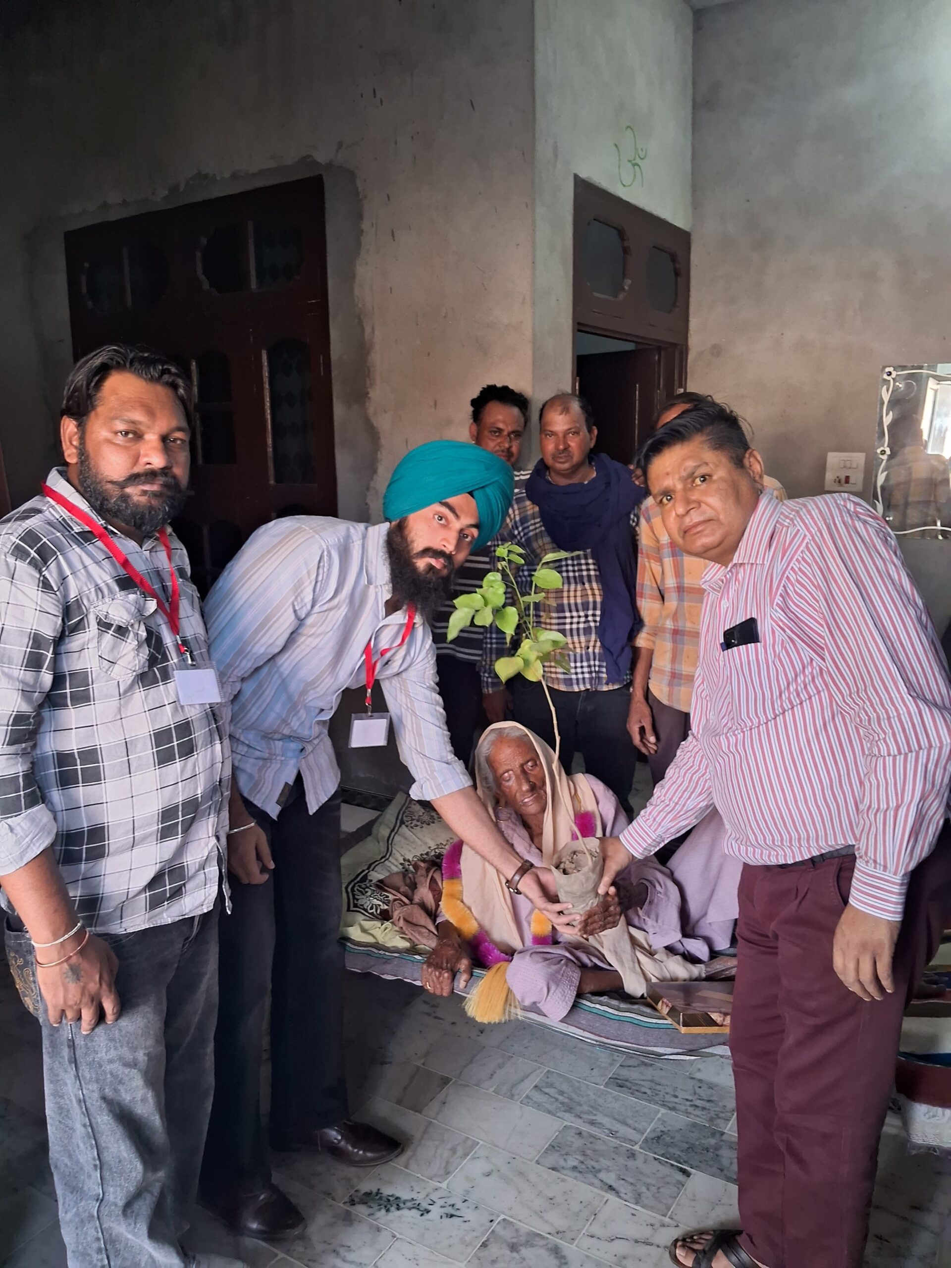 ਪਿੰਡ ਘੁਬਾਇਆ ਦੀ 118 ਸਾਲਾ ਇੰਦਰੋ ਬਾਈ ਨੇ ਵੀ ਕੀਤਾ ਮਤਦਾਨ, ਜ਼ਿਲ੍ਹਾ ਪ੍ਰਸ਼ਾਸਨ ਨੇ ਕੀਤਾ ਸਨਮਾਨ