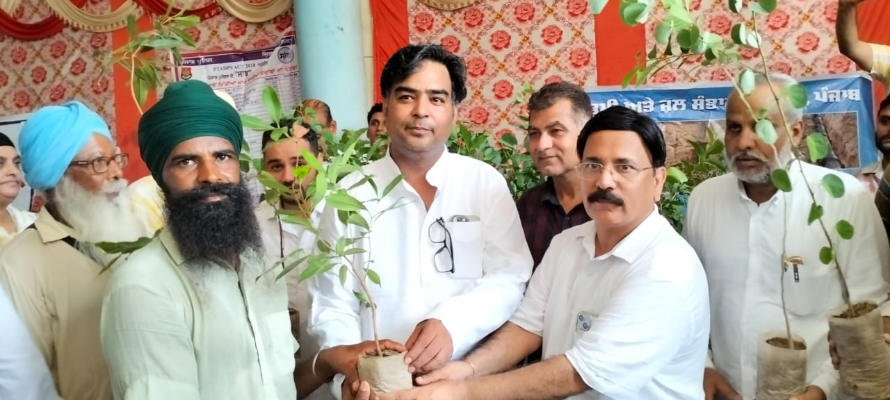 ਵਿਧਾਇਕ ਬਲੂਆਣਾ ਅਤੇ ਵਧੀਕ ਡਿਪਟੀ ਕਸਿਮ਼ਨਰ ਨੇ ‘ਆਪ ਦੀ ਸਰਕਾਰ, ਆਪ ਦੇ ਦੁਆਰ’ ਤਹਿਤ ਪਿੰਡ ਕੁੰਡਲ ਵਿਖੇ ਲਗਾਏ ਸੁਵਿਧਾ ਕੈਂਪ ਵਿੱਚ ਕੀਤੀ ਸ਼ਮੂਲੀਅਤ