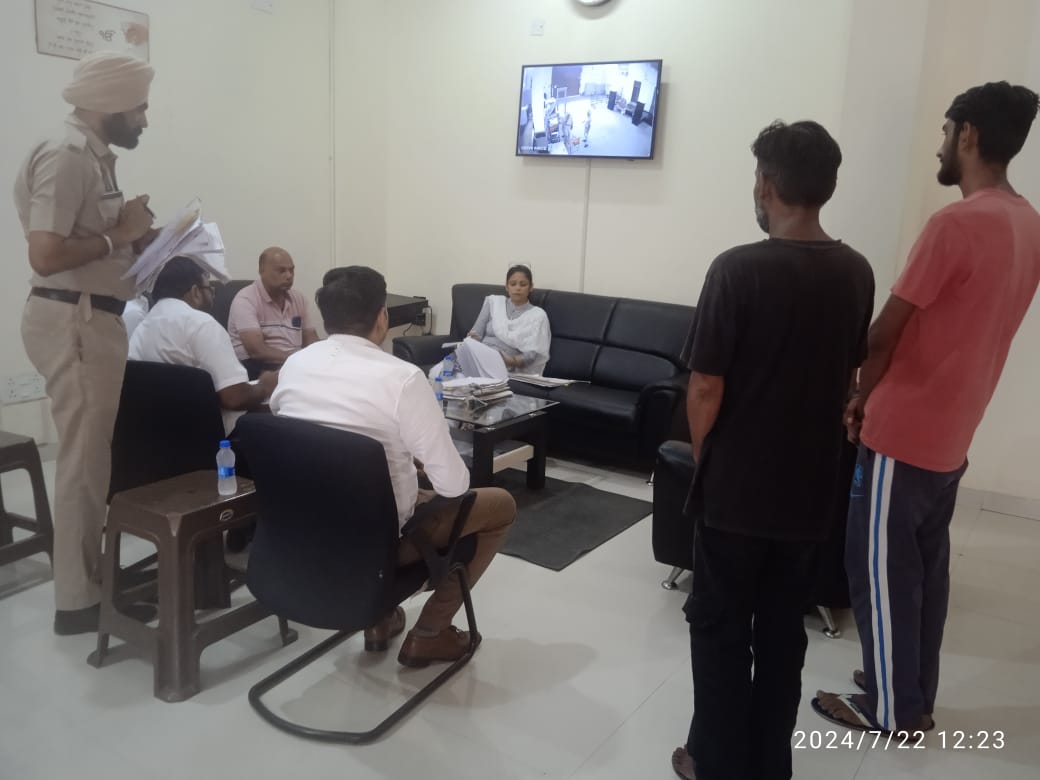 ਸਕੱਤਰ ਵੱਲੋਂ ਜਿਲ੍ਹਾ ਜੇਲ੍ਹ ਵਿੱਚ ਕੈਂਪ ਕੋਰਟ ਲਗਾ ਕੇ ਤਿੰਨ ਹਵਾਲਾਤੀ ਕੀਤੇ ਰਿਹਾਅ