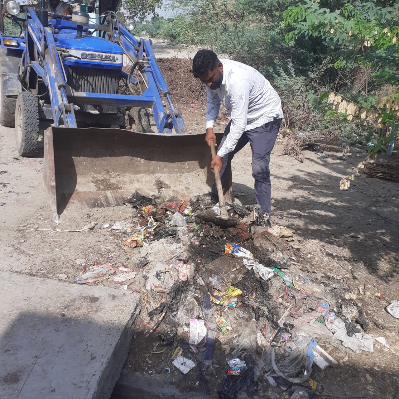 ਵਿਧਾਇਕ ਨਰਿੰਦਰ ਪਾਲ ਸਿੰਘ ਸਵਨਾ ਦੇ ਧੋਬੀ ਘਾਟ ਮੁਹੱਲੇ ਵਿਚ ਵਿਜ਼ਿਟ ਤੋਂ ਬਾਅਦ ਸਾਫ—ਸਫਾਈ ਦਾ ਕੰਮ ਸ਼ੁਰੂ