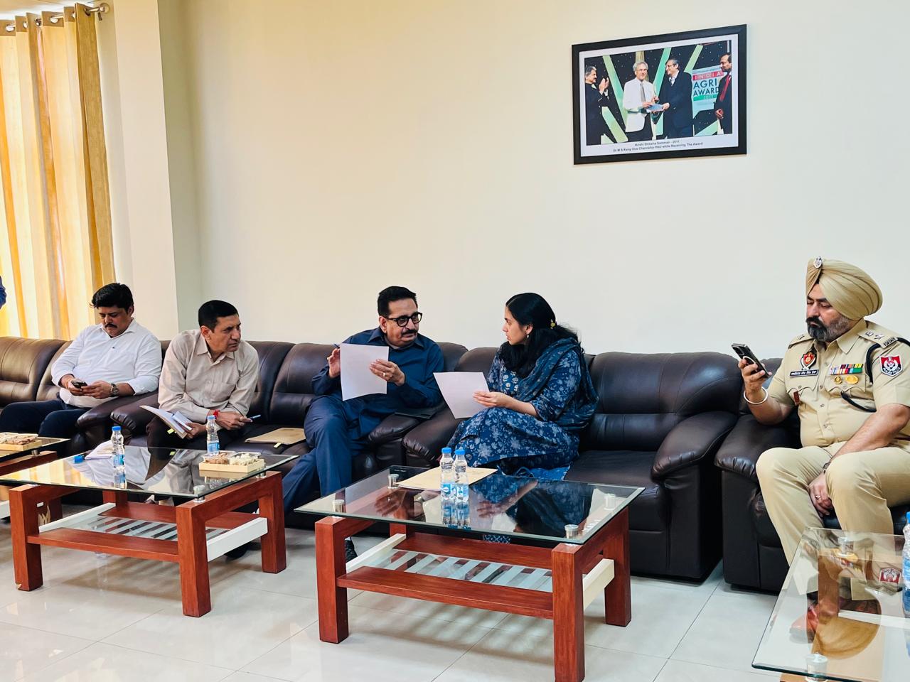 ਪੰਜਾਬ ਮਨੁੱਖੀ ਅਧਿਕਾਰ ਪੈਨਲ ਦੇ ਮੁਖੀ ਵੱਲੋਂ ਡਿਪਟੀ ਕਮਿਸ਼ਨਰ ਅਤੇ ਪੁਲਿਸ ਅਧਿਕਾਰੀਆਂ ਨਾਲ ਮੀਟਿੰਗ