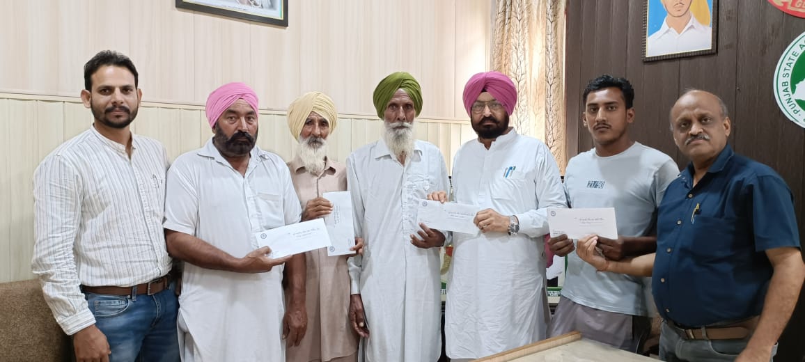 ਵਿਧਾਇਕ ਬੁੱਧ ਰਾਮ ਨੇ ਖੇਤੀਬਾੜੀ ਹਾਦਸਾ ਪੀੜਤਾਂ ਨੂੰ ਸਹਾਇਤਾ ਰਾਸ਼ੀ ਦੇ ਚੈੱਕ ਸੌਂਪੇ