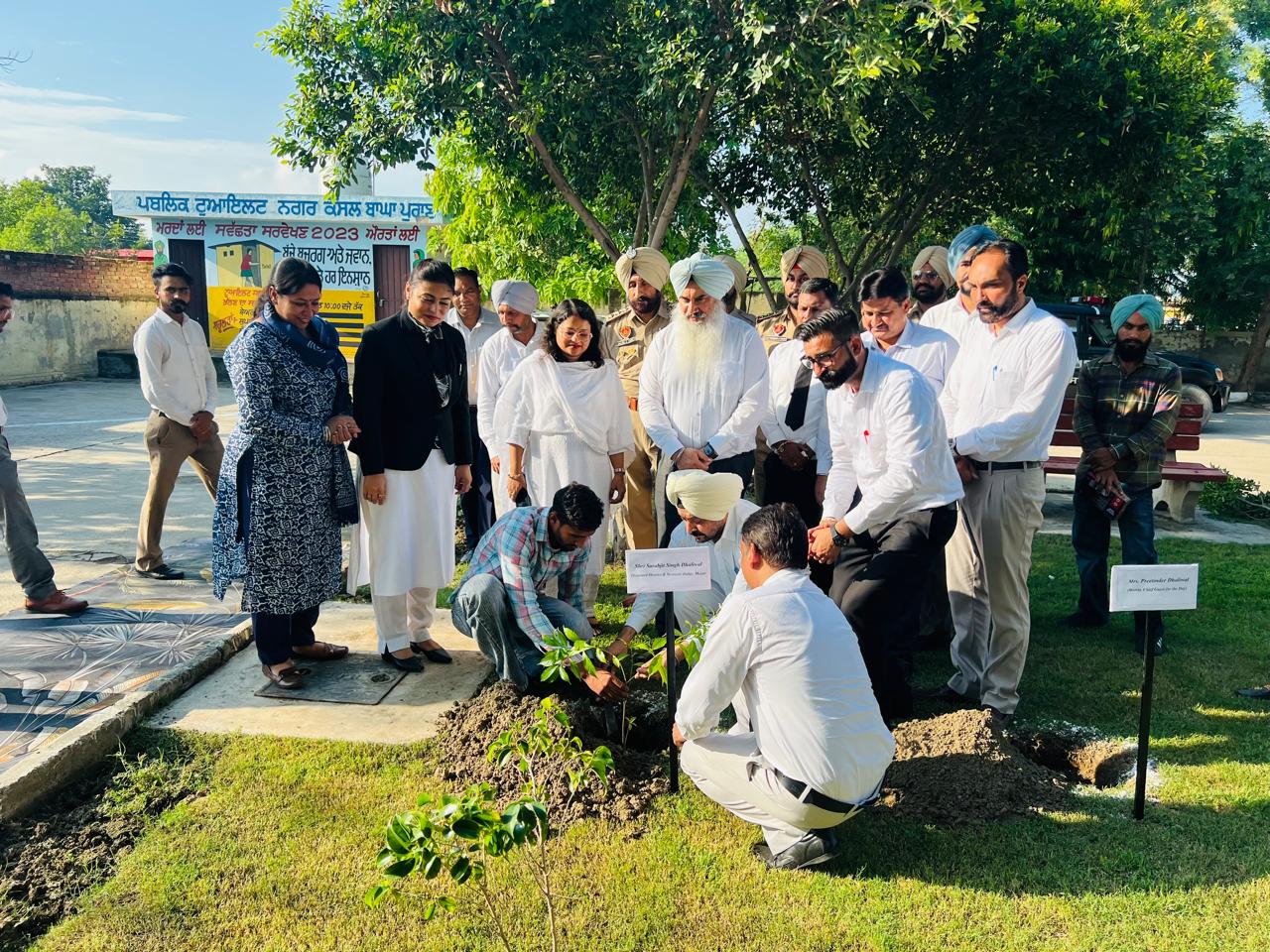“ਰੁੱਖ ਲਗਾਉਣ ਦੀ ਮੁਹਿੰਮ” ਤਹਿਤ ਸੈਸ਼ਨ ਜੱਜ ਸਰਬਜੀਤ ਸਿੰਘ ਧਾਲੀਵਾਲ ਵੱਲੋਂ ਕੋਰਟ ਕੰਪਲੈਕਸ ਬਾਘਾਪੁਰਾਣਾ ਵਿਖੇ ਲਗਾਏ ਪੌਦੇ