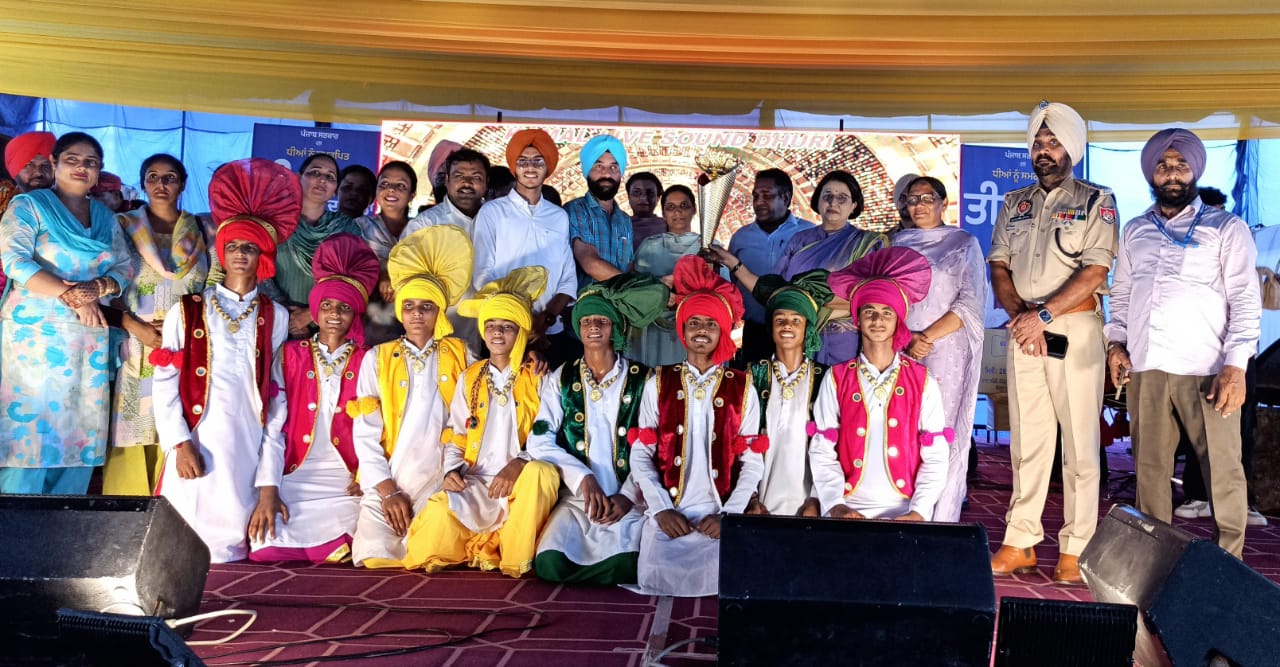 ਕੰਵਰ ਗਰੇਵਾਲ ਦੀਆਂ ਸੂਫੀ ਸੁਰਾਂ ਨਾਲ ਸਿਖਰ ’ਤੇ ਪਹੁੰਚਿਆ ਤੀਆਂ ਦਾ ਮੇਲਾ