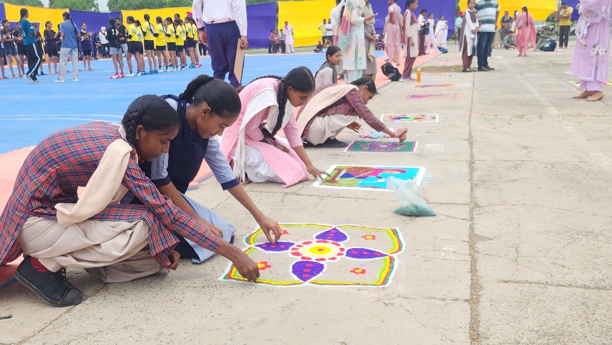 ਤੀਆਂ ਦੇ ਮੇਲੇ ਦੌਰਾਨ ਵੱਖ-ਵੱਖ ਪ੍ਰਕਾਰ ਦੇ ਹੋਏ ਮੁਕਾਬਲੇ