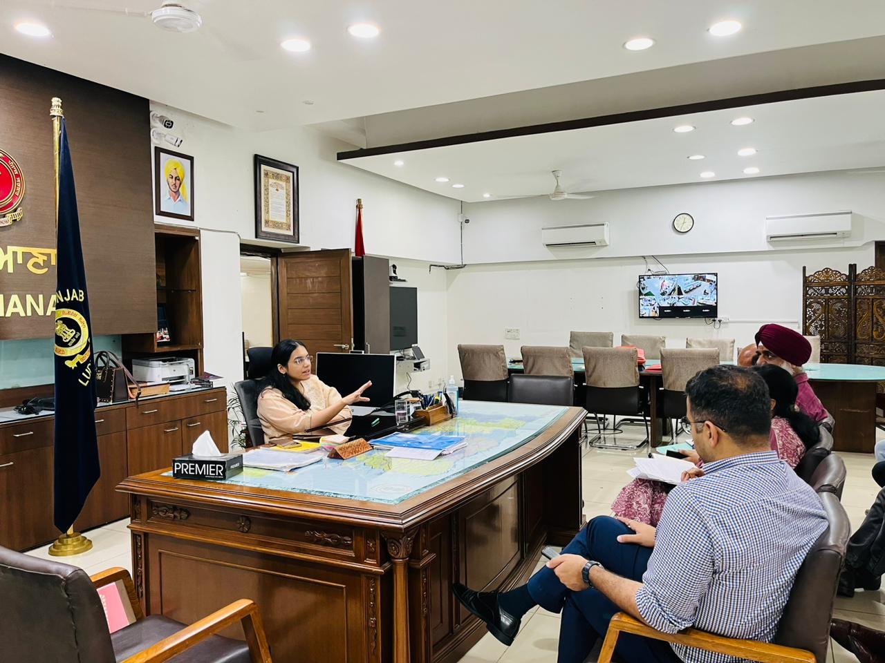 ਡਿਪਟੀ ਕਮਿਸ਼ਨਰ ਨੇ ਸਕੂਲ ਆਫ ਐਮੀਨੈਸ ਕਿਦਵਈ ਨਗਰ ਦੇ ਚੱਲ ਰਹੇ ਵਿਕਾਸ ਕਾਰਜਾਂ ਦਾ ਮੀਟਿੰਗ ਕਰਕੇ ਸਮੀਖਿਆ ਕੀਤੀ