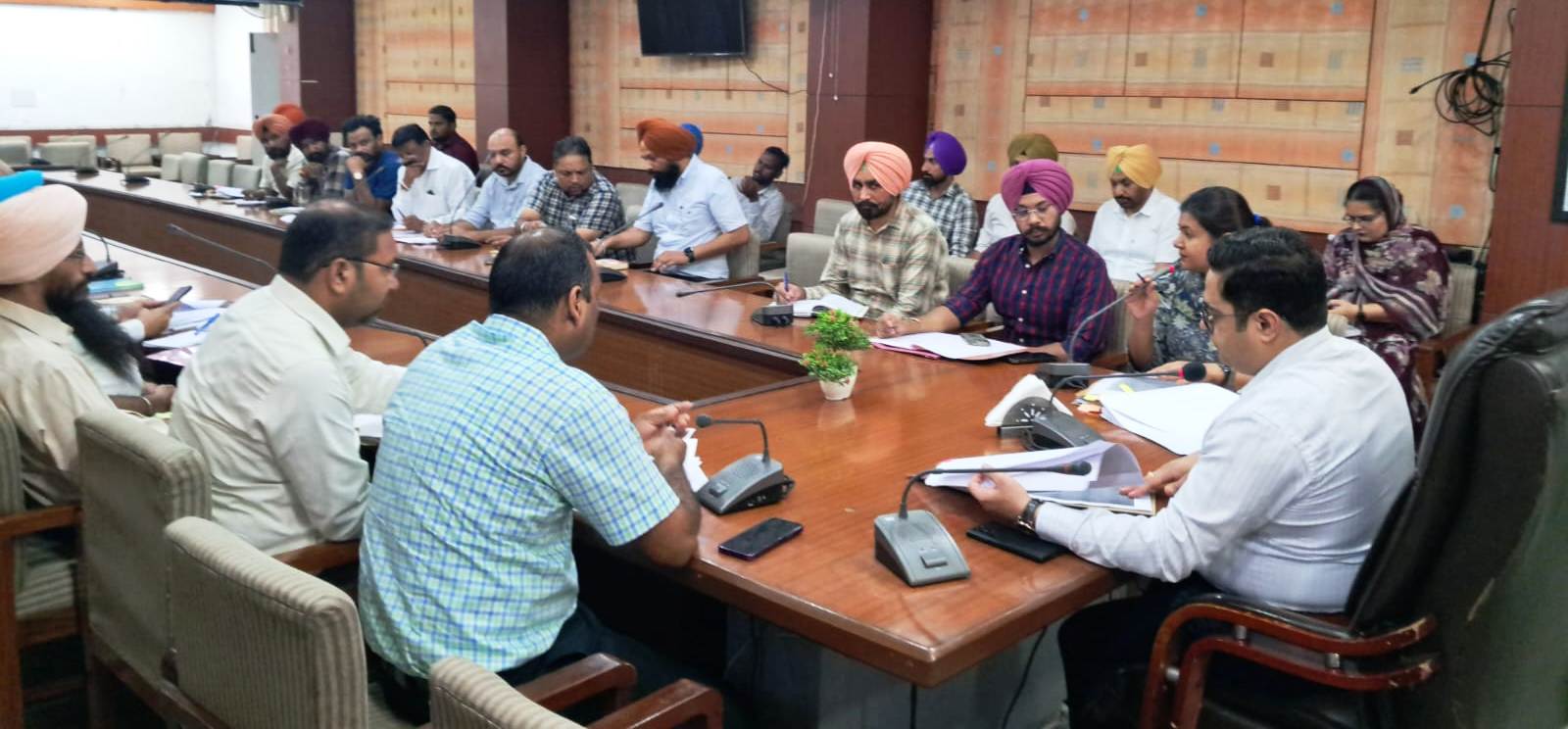 ਹਰੇਕ ਘਰ, ਦੁਕਾਨ ਜਾਂ ਅਦਾਰੇ ਤੋਂ 100 ਫੀਸਦੀ ਗਿੱਲਾ ਸੁੱਕਾ ਕੂੜਾ ਅਲੱਗ – ਅਲੱਗ ਚੁੱਕਣਾ ਯਕੀਨੀ ਬਣਾਇਆ ਜਾਵੇ – ਡਿਪਟੀ ਕਮਿਸ਼ਨਰ