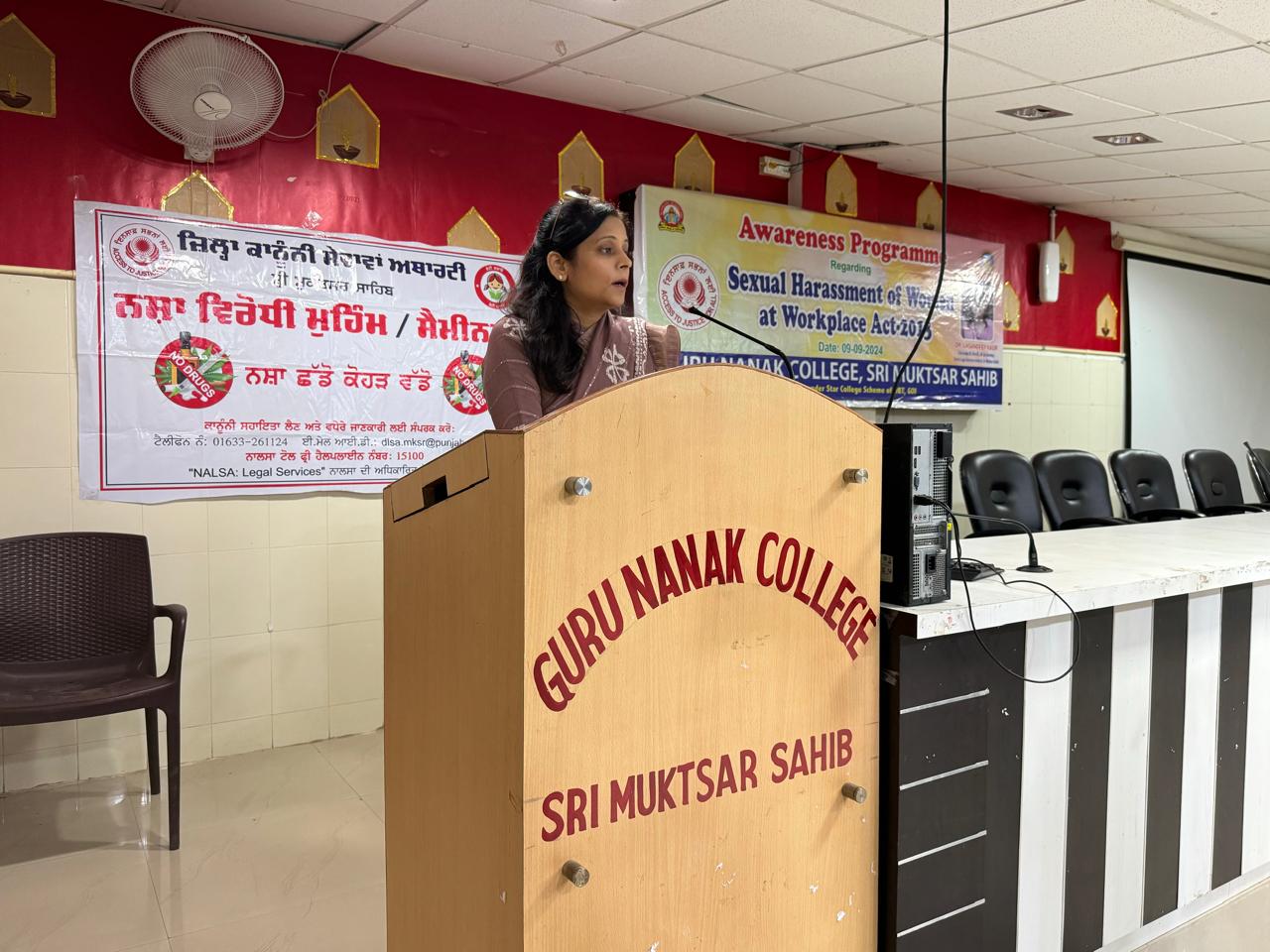 ਜਿਲ੍ਹਾਂ ਕਾਨੂੰਨੀ ਸੇਵਾਵਾਂ ਅਥਾਰਟੀ, ਸ੍ਰੀ ਮੁਕਤਸਰ ਸਾਹਿਬ ਵਲੋਂ ਕੈਂਪ ਦੌਰਾਨ ਲੜਕੀਆਂ ਨੂੰ ਕੰਮ ਵਾਲੀ ਥਾਂ `ਤੇ ਔਰਤਾਂ ਦਾ ਜਿਨਸੀ ਸ਼ੋਸ਼ਣ ਐਕਟ, 2013  ਸਬੰਧੀ ਦਿੱਤੀ ਗਈ ਜਾਣਕਾਰੀ