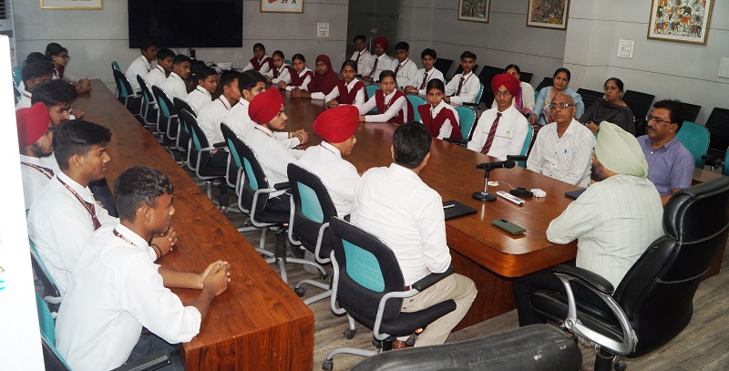 ਐਕਸਪੋਜ਼ਰ ਦੌਰਿਆਂ ਦਾ ਮੰਤਵ ਵਿਦਿਆਰਥੀਆਂ ਦੇ ਵਿੱਦਿਅਕ ਅਨੁਭਵ ਨੂੰ ਵਧਾਉਣਾ ਹੈ-ਡਿਪਟੀ ਕਮਿਸ਼ਨਰ ਕੁਲਵੰਤ ਸਿੰਘ