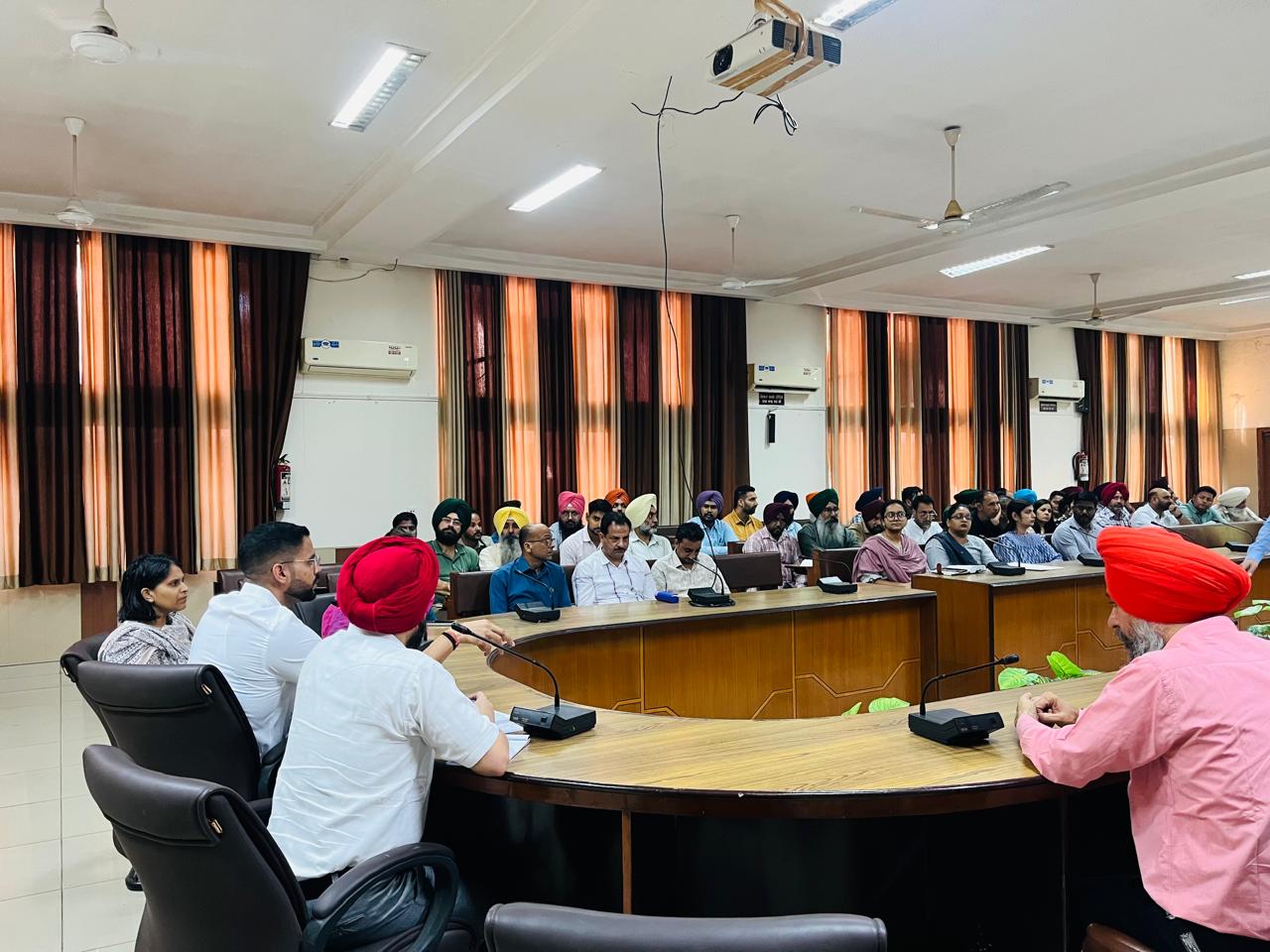 ਡੀ.ਸੀ ਨੇ ਵਿਕਾਸ ਕਾਰਜਾਂ ਦੀ ਸਥਿਤੀ ਦਾ ਜਾਇਜ਼ਾ ਲਿਆ, ਅਧਿਕਾਰੀਆਂ ਨੂੰ ਮੁਕੰਮਲ ਹੋਏ ਕੰਮਾਂ ਲਈ ਯੂ.ਸੀ ਜਮ੍ਹਾਂ ਕਰਵਾਉਣ ਦੇ ਆਦੇਸ਼