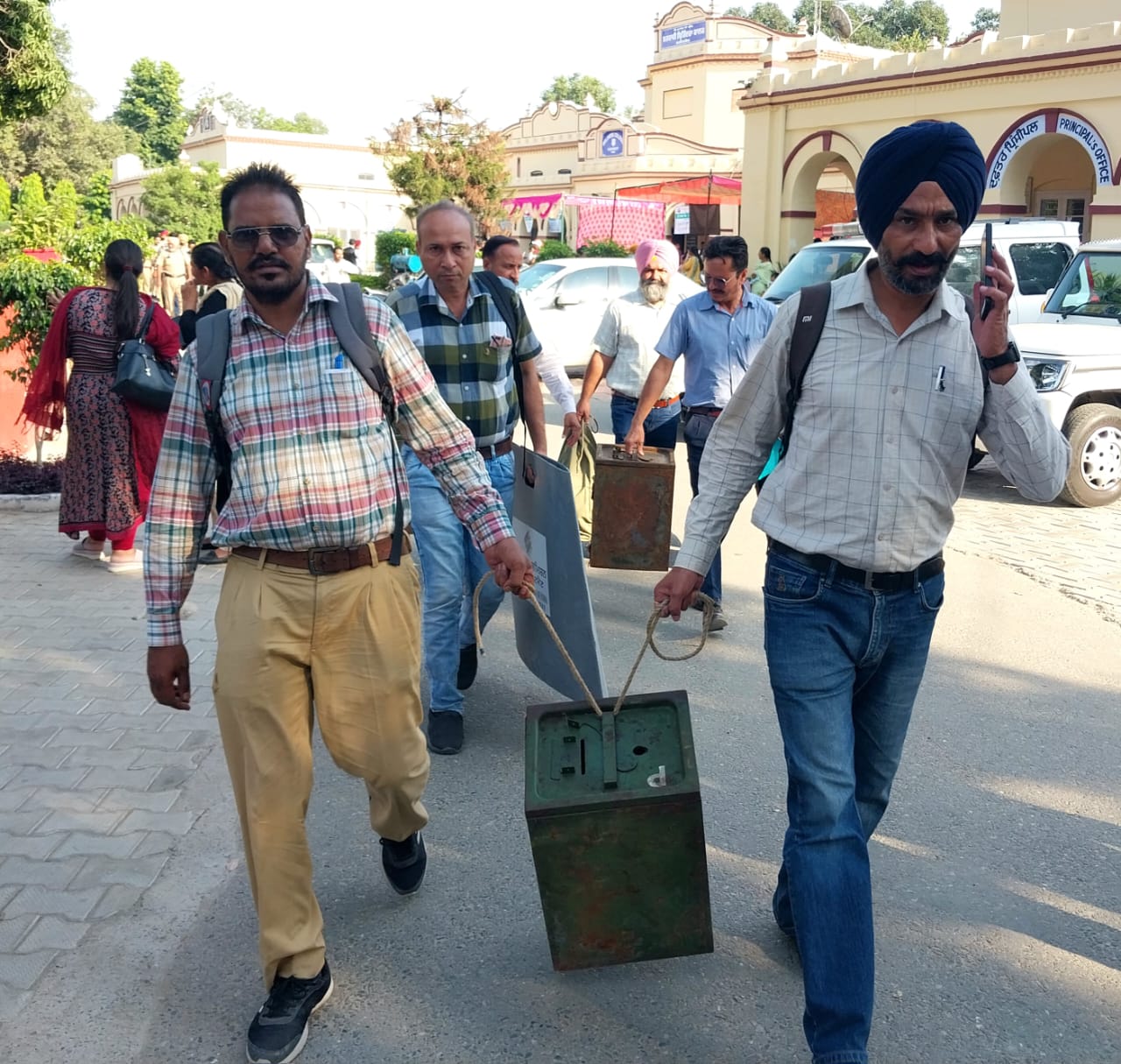 ਜਿਲ੍ਹੇ ਵਿੱਚ ਪੰਚਾਇਤੀ ਚੋਣਾਂ ਲਈ  ਪੋਲਿੰਗ ਪਾਰਟੀਆਂ ਰਵਾਨਾ