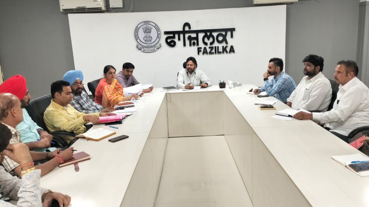 ਨਗਰ ਕੌਂਸਲਾਂ, ਪੰਚਾਇਤ ਵਿਭਾਗ, ਸਿਹਤ ਵਿਭਾਗ ਆਪਸੀ ਤਾਲਮੇਲ ਨਾਲ ਜ਼ਿਲ੍ਹੇ ਅੰਦਰ ਕਰਵਾਉਣ ਫੋਗਿੰਗ: ਸ਼ੁਭਾਸ ਚੰਦਰ