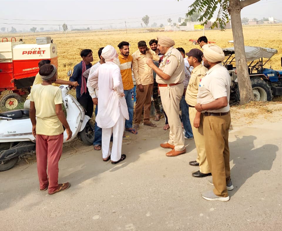 ਫਾਜ਼ਿਲਕਾ ਪੁਲਿਸ ਵੱਲੋਂ ਕਿਸਾਨਾਂ ਨੂੰ ਪਰਾਲੀ ਸਾੜਨ ਦੇ ਮੁੱਦੇ ’ਤੇ ਚਲਾਈ ਜਾ ਰਹੀ ਹੈ ਵਿਸ਼ੇਸ਼ ਜਾਗਰੂਕਤਾ ਮੁਹਿੰਮ