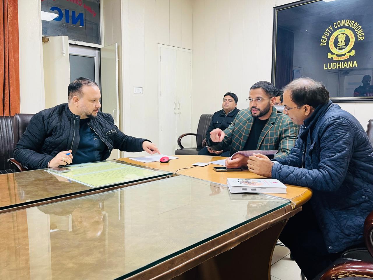 48 ਘੰਟਿਆਂ ਦੀ ਮਿਆਦ ਦੌਰਾਨ ਕੋਈ ਵੀ ਜਨਤਕ ਮੀਟਿੰਗ ਕਰਨ ਦੀ ਇਜਾਜ਼ਤ ਨਹੀਂ ਹੈ