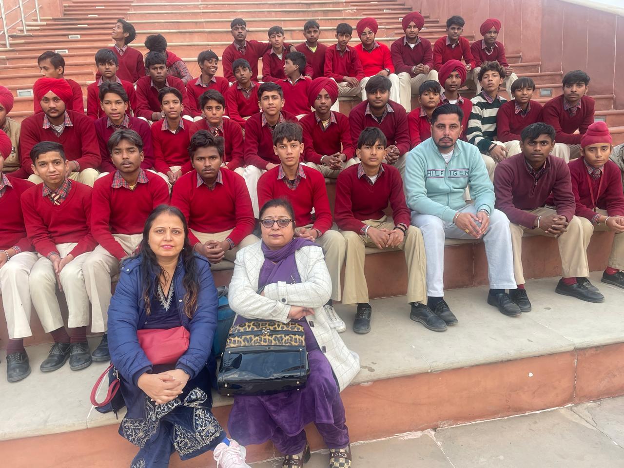 ਖਾਈ ਫੇਮੇ ਕੇ ਦੇ ਸਰਕਾਰੀ ਸਕੂਲ ਦੇ ਵਿਦਿਆਰਥੀਆਂ ਨੇ ਹੁਸੈਨੀਵਾਲਾ ਬਾਰਡਰ ਤੇ  ਦੇਖੀ ਰੀਟਰੀਟ ਸੈਰਾਮਨੀ