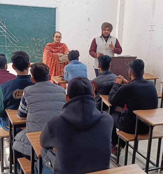 ਡੀ.ਐਮ. ਕਾਲਜੀਏਟ ਸੀਨੀਅਰ ਸੈਕੰਡਰੀ ਸਕੂਲ ਦੇ ਬੱਚਿਆਂ ਨੂੰ ਚਾਈਨਾ ਡੋਰ ਦੇ ਦੁਸ਼ਪ੍ਰਭਾਵਾਂ ਬਾਰੇ ਕੀਤਾ ਜਾਗਰੂਕ