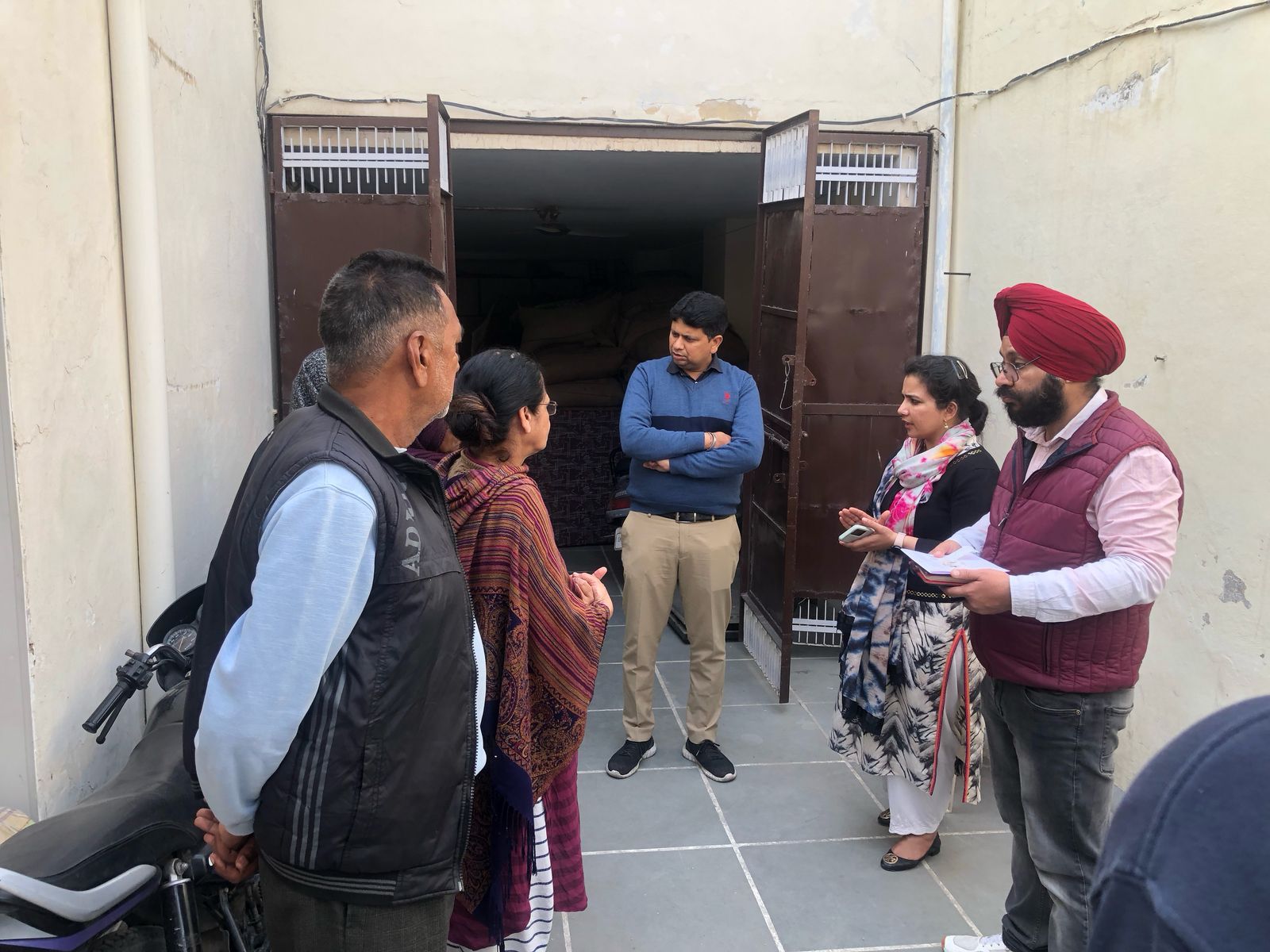 ਵੰਡ ਉਲੰਘਣਾਵਾਂ ਕਾਰਨ ਮਹਿੰਦਰਾ ਕਲੋਨੀ ਦੇ ਦੋ ਰਾਸ਼ਨ ਡਿਪੂਆਂ ‘ਤੇ ਸਪਲਾਈ ਮੁਅੱਤਲ