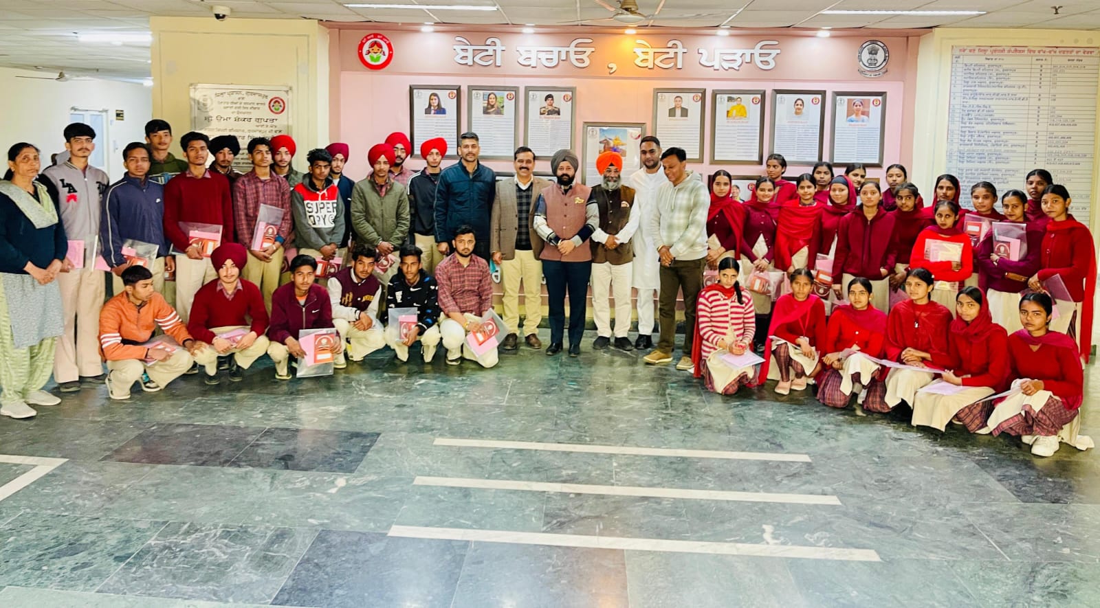 ਸਰਕਾਰੀ ਸੀਨੀਅਰ ਸੈਕੰਡਰੀ ਸਕੂਲ ਗਾਹਲੜੀ ਦੇ ਵਿਦਿਆਰਥੀਆਂ ਲਈ ਕਰੀਅਰ ਕੌਂਸਲਿੰਗ ਕੀਤੀ