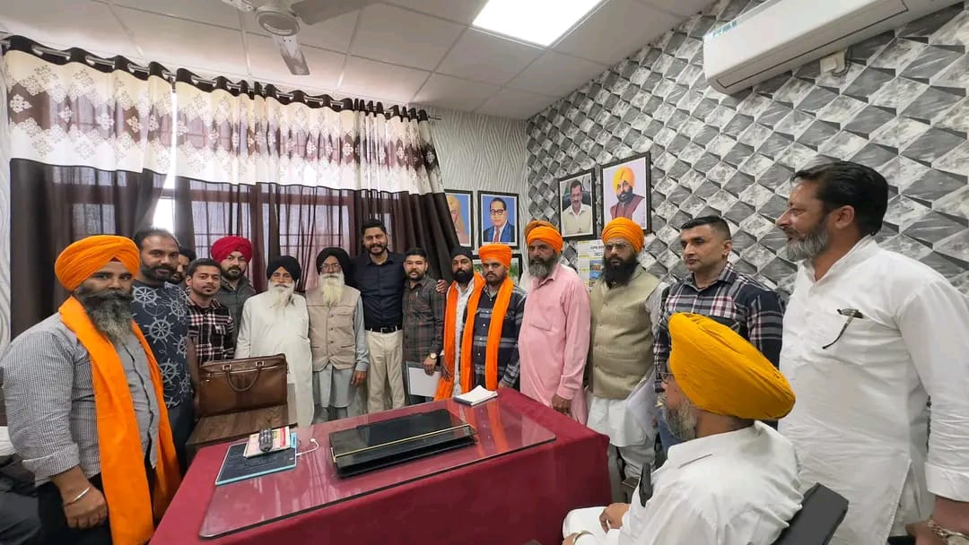 ਵਿਧਾਇਕ ਸ਼ੈਰੀ ਕਲਸੀ ਦੀ ਅਗਵਾਈ ਹੇਠ ਪਿੰਡ ਲੌਂਗੋਵਾਲ ਖੁਰਦ ਤੋਂ ਸਰਪੰਚ ਸਮੇਤ ਸਮੁੱਚੀ ਪੰਚਾਇਤ ਆਮ ਆਦਮੀ ਪਾਰਟੀ ਵਿੱਚ ਸ਼ਾਮਲ