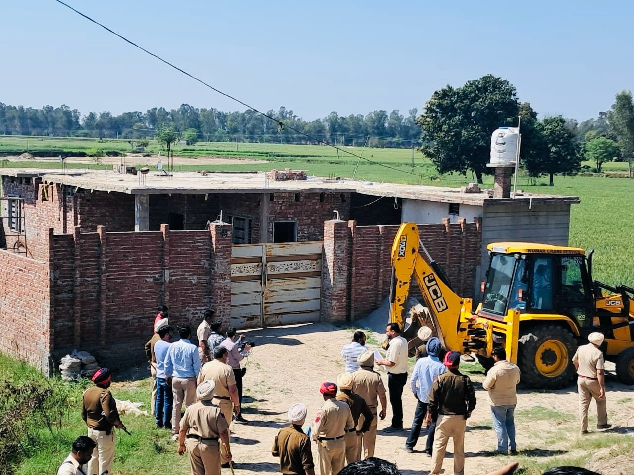 “ਯੁੱਧ ਨਸ਼ਿਆਂ ਵਿਰੁੱਧ” ਤਹਿਤ ਫਿਰੋਜ਼ਪੁਰ ਪੁਲਿਸ ਤੇ ਜ਼ਿਲ੍ਹਾ ਪ੍ਰਸ਼ਾਸ਼ਨ ਨੇ ਨਸ਼ਾ ਵੇਚਣ ਵਾਲਿਆਂ ਖਿਲਾਫ਼ ਕੀਤੀ ਵੱਡੀ ਕਾਰਵਾਈ