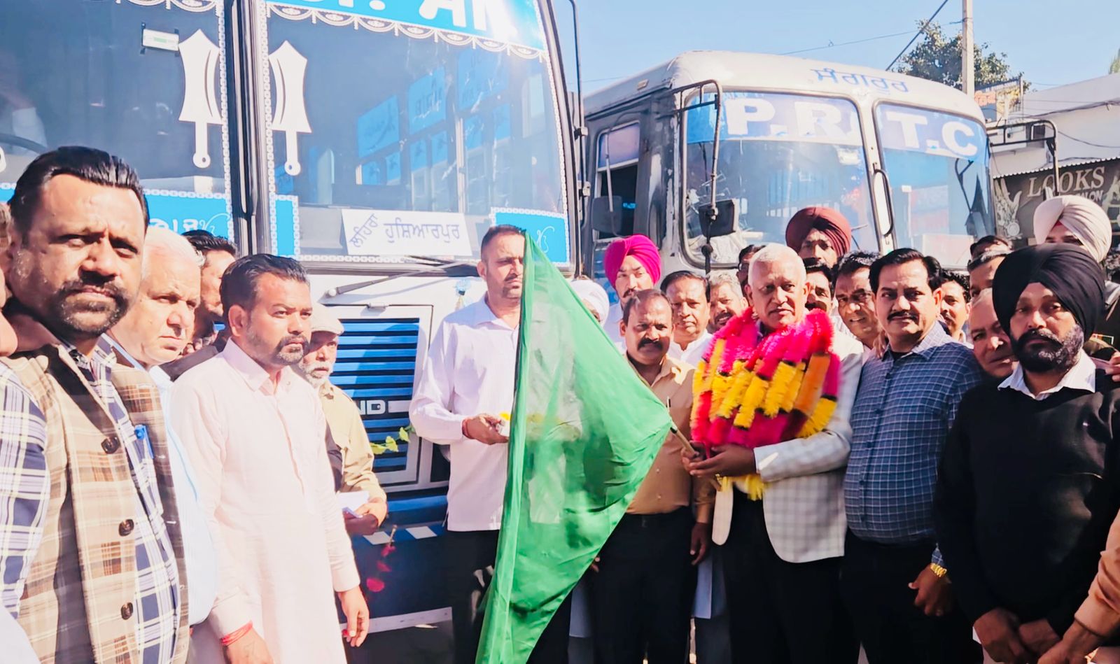 ਕੈਬਨਿਟ ਮੰਤਰੀ ਬਰਿੰਦਰ ਕੁਮਾਰ ਗੋਇਲ ਨੇ ਦੋ ਨਵੇਂ ਰੂਟਾਂ ਉੱਤੇ ਚੱਲਣ ਵਾਲੀਆਂ ਬੱਸਾਂ ਨੂੰ ਹਰੀ ਝੰਡੀ ਵਿਖਾਈ