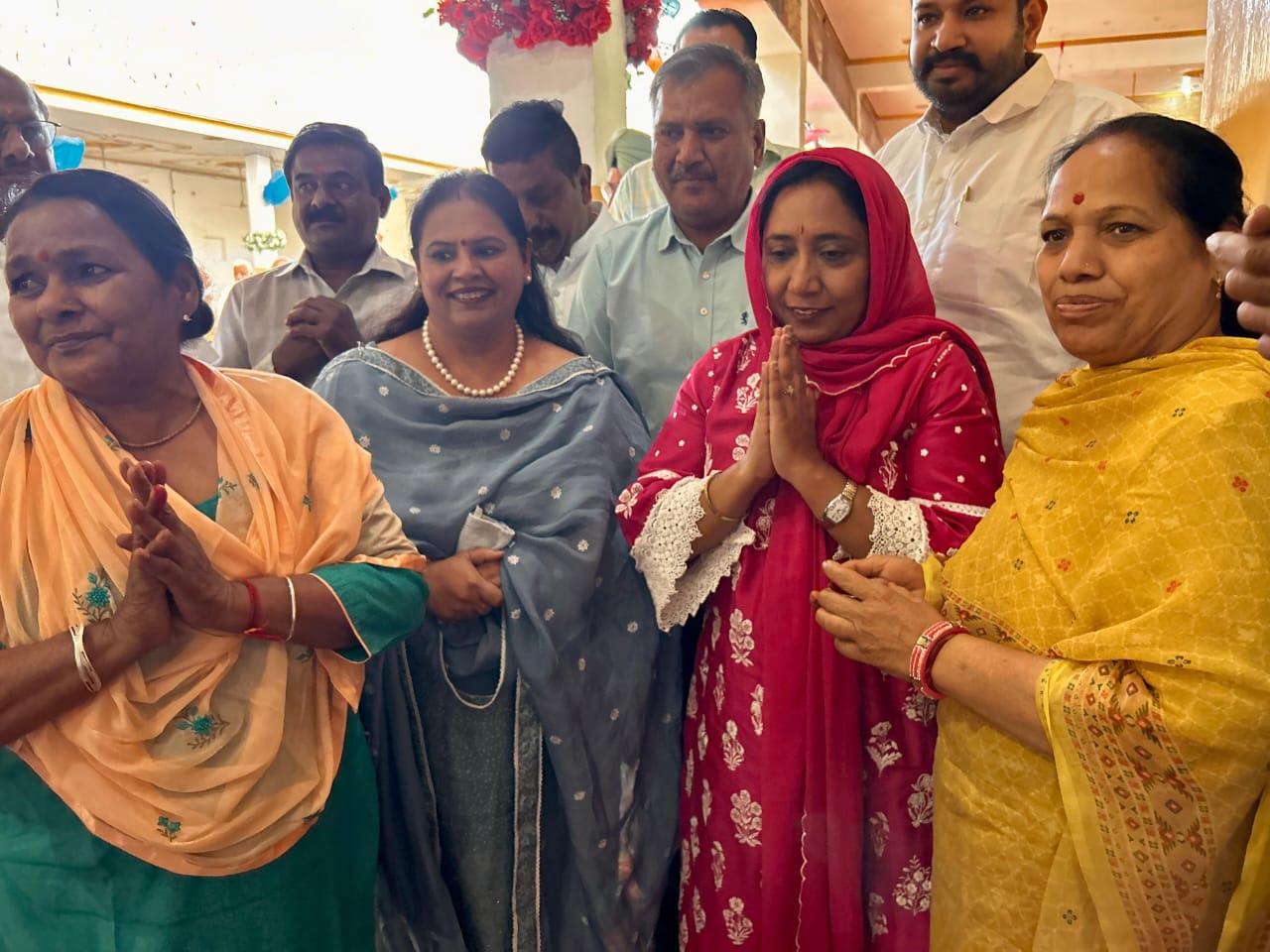 ਮੰਤਰੀ ਡਾ. ਬਲਜੀਤ ਕੌਰ ਨੇ ਪਹਿਲੇ ਨਵਰਾਤਰੇ ਮੌਕੇ ਮੰਦਰ ‘ਚ ਟੇਕਿਆ ਮੱਥਾ