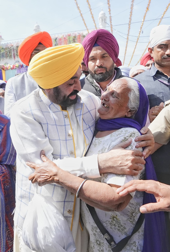 ਮੁੱਖ ਮੰਤਰੀ ਨੇ ਤਖ਼ਤ ਸ੍ਰੀ ਕੇਸਗੜ੍ਹ ਸਾਹਿਬ ਵਿਖੇ ਮੱਥਾ ਟੇਕਿਆ