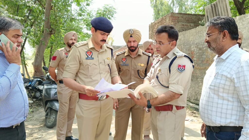 ਯੁੱਧ ਨਸ਼ਿਆਂ ਵਿਰੁੱਧ: ਮੋਗਾ ਦੇ ਦੌਲੇਵਾਲਾ ਪਿੰਡ ਵਿੱਚ ਚਾਰ ਨਸ਼ਾ ਤਸਕਰਾਂ ਦੇ ਗੈਰ-ਕਾਨੂੰਨੀ ਘਰਾਂ ਨੂੰ ਕੀਤਾ ਢਹਿਢੇਰੀ