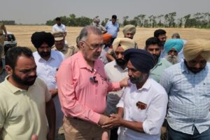 ਮੰਤਰੀ ਵੱਲੋਂ ਕਿਸਾਨਾਂ ਦੀ ਤੂੜੀ ਦੇ ਹੋਏ ਨੁਕਸਾਨ ਦੀ ਭਰਪਾਈ ਆਪਣੀ ਤਨਖ਼ਾਹ ਵਿੱਚੋਂ ਕਰਨ ਦਾ ਵਾਅਦਾ