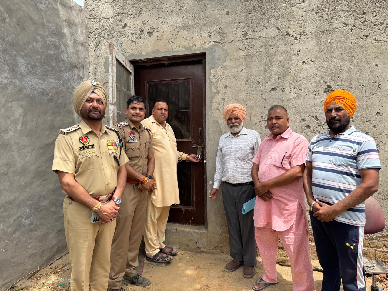 ਯੁੱਧ ਨਸ਼ਿਆਂ ਵਿਰੁੱਧ ; ਗੰਨਾ ਪਿੰਡ ’ਚ ਨਸ਼ਾ ਤਸਕਰ ਮਹਿਲਾ ਵਲੋਂ ਪੰਚਾਇਤੀ ਜ਼ਮੀਨ ‘ਤੇ ਉਸਾਰੇ ਕਮਰੇ ਵਿੱਚ ਬਣੇਗਾ ਜਿੰਮ