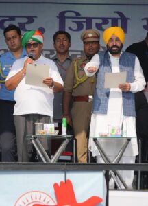 ‘ਦੇਸ਼ ਭਗਤਾਂ ਤੋਂ ਰਾਖਿਆਂ ਤੱਕ: ਮਾਨ ਨੇ ਚੰਡੀਗੜ੍ਹ ਵਿਖੇ ਇਤਿਹਾਸਕ ਪਦਯਾਤਰਾ ਵਿੱਚ ਪੰਜਾਬ ਨੂੰ ਨਸ਼ਾ ਮੁਕਤ ਕਰਨ ਦਾ ਹਲਫ਼ ਲਿਆ