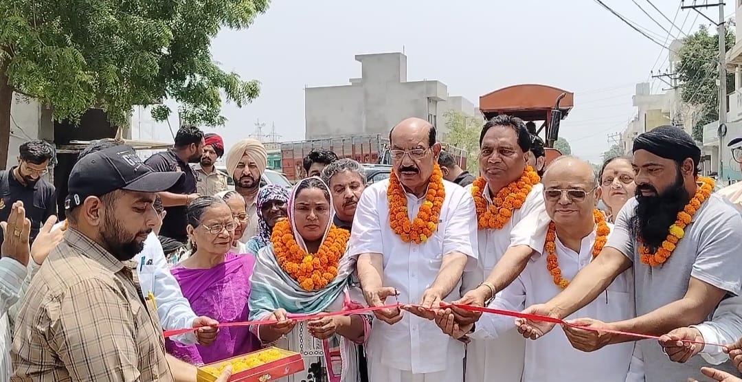 ਕੈਬਨਿਟ ਮੰਤਰੀ ਮੋਹਿੰਦਰ ਭਗਤ ਨੇ 23 ਲੱਖ ਦੀ ਲਾਗਤ ਨਾਲ ਬਣਨ ਵਾਲੀ ਸੜਕ ਦਾ ਨੀਂਹ ਪੱਥਰ ਰੱਖਿਆ