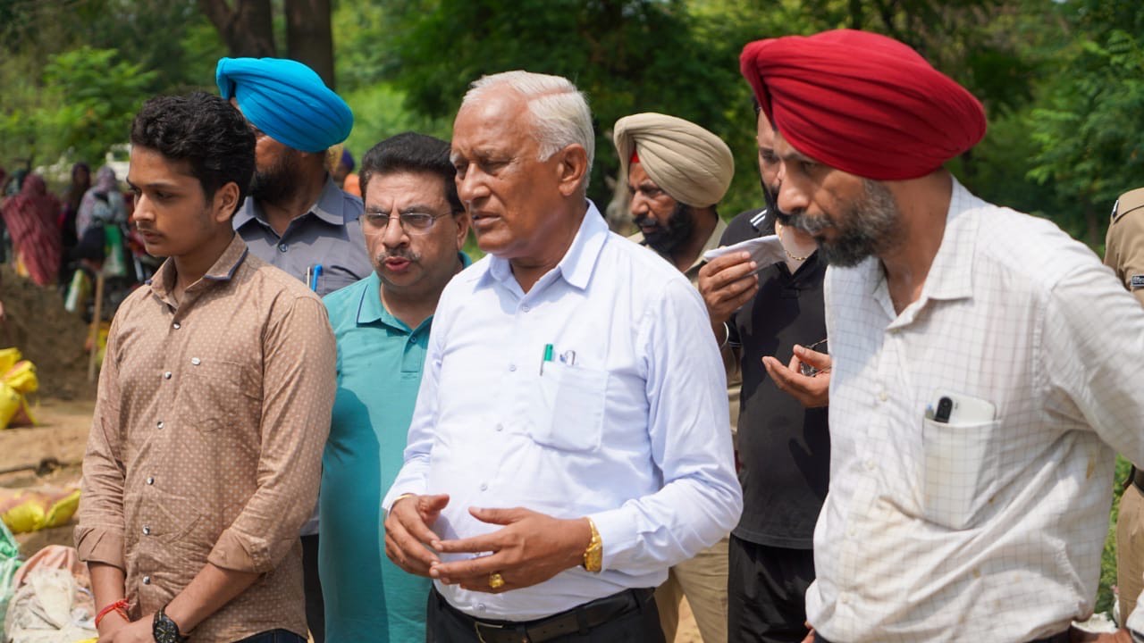 ਨਹਿਰ ਵਿੱਚ ਪਏ ਪਾੜ ਨੂੰ ਪੂਰਨ ਦਾ ਕੰਮ ਜੰਗੀ ਪੱਧਰ ਉੱਤੇ ਜਾਰੀ: ਬਰਿੰਦਰ ਕੁਮਾਰ ਗੋਇਲ