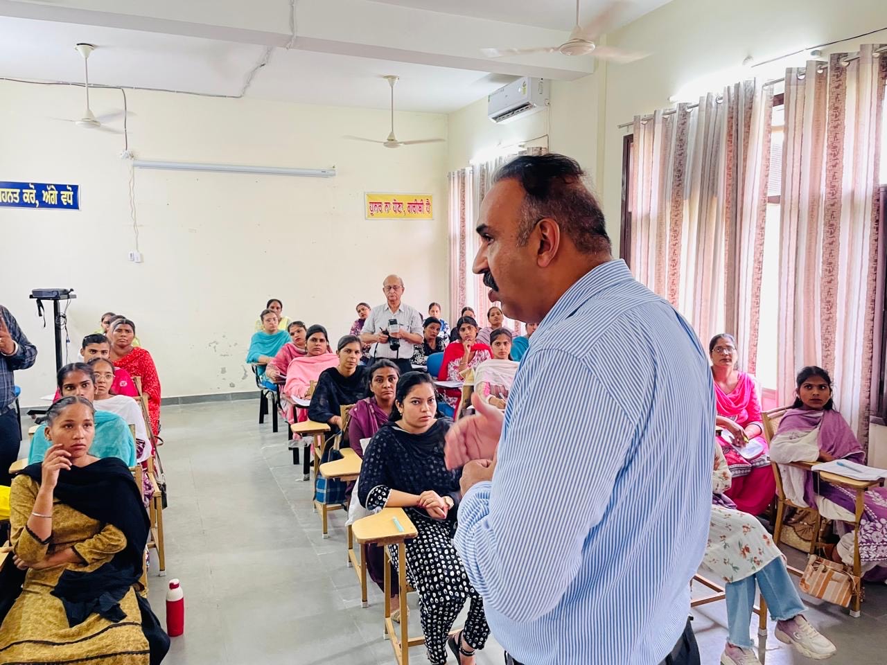 ਆਰਸੇਟੀ ਬਡਰੁੱਖਾਂ ਵਿਖੇ ਲੜਕੀਆਂ ਦਾ ਟੇਲਰਿੰਗ ਕੋਰਸ ਸਮਾਪਤ, ਡਿਪਟੀ ਕਮਿਸ਼ਨਰ ਨੇ ਵੰਡੇ ਸਰਟੀਫਿਕੇਟ