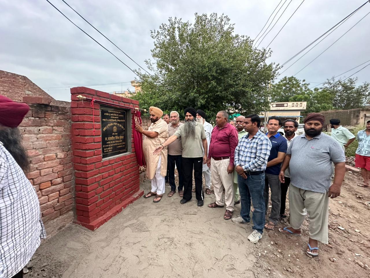 ਵਿਧਾਇਕ ਰਣਬੀਰ ਭੁੱਲਰ ਨੇ ਬਸਤੀ ਨਿਜ਼ਾਮਦੀਨ ਵਿਖੇ ਵਿਕਾਸ ਕਾਰਜਾਂ ਦਾ ਨੀਂਹ ਪੱਥਰ ਰੱਖਿਆ