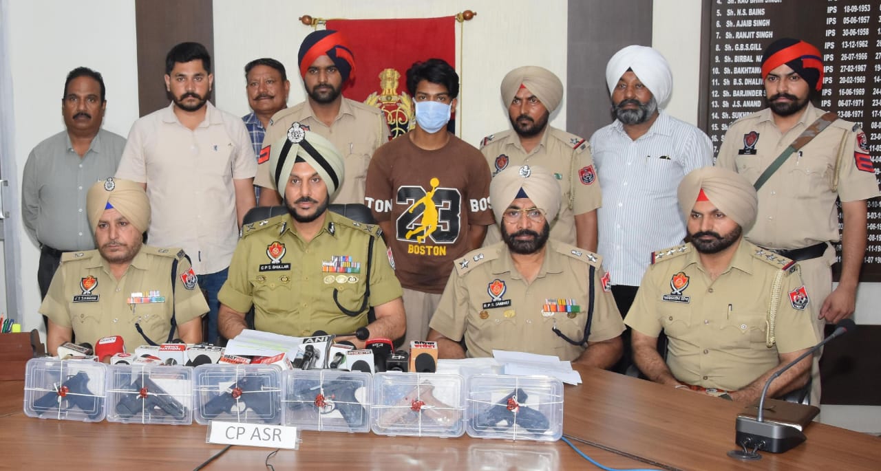 ਯੂ.ਕੇ.ਅਧਾਰਤ ਧਰਮਾ ਸੰਧੂ ਦੀ ਅਗਵਾਈ ਵਾਲੇ ਬੀ.ਕੇ.ਆਈ. ਟੈਰਰ ਮਾਡਿਊਲ ਦਾ ਅੰਮ੍ਰਿਤਸਰ ਵਿੱਚ ਪਰਦਾਫਾਸ਼; ਛੇ ਅਤਿ-ਆਧੁਨਿਕ ਪਿਸਤੌਲਾਂ ਸਮੇਤ ਇੱਕ ਗ੍ਰਿਫ਼ਤਾਰ