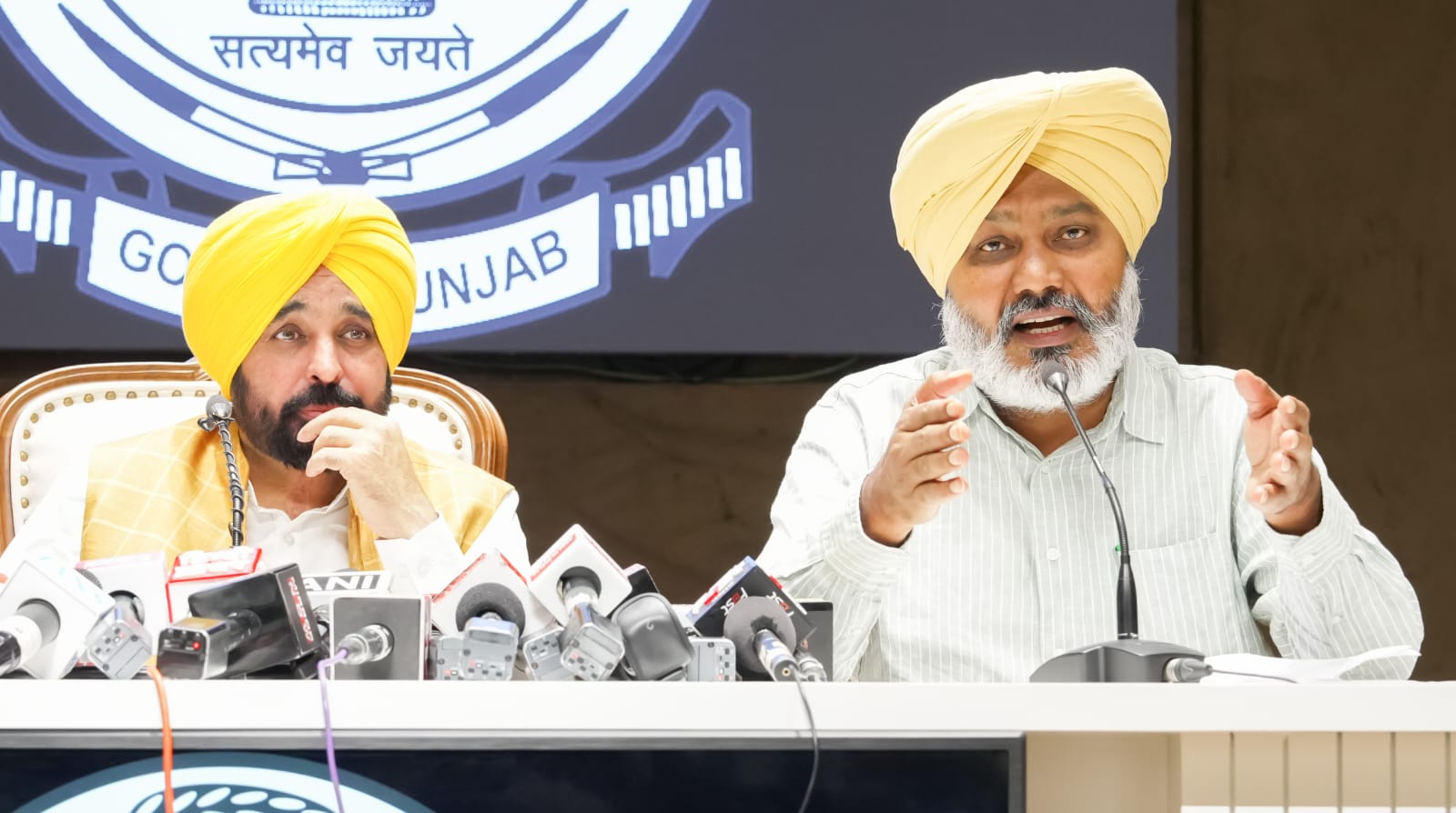 ਕਰਜ਼ਾ ਮੁਆਫ਼ੀ ਨਾਲ 2 ਦਹਾਕਿਆਂ ਤੋਂ ਵਿੱਤੀ ਬੋਝ ਨਾਲ ਜੂਝ ਰਹੇ ਹਜ਼ਾਰਾਂ ਪਰਿਵਾਰਾਂ ਨੂੰ ਮਿਲੀ ਰਾਹਤ: ਹਰਪਾਲ ਸਿੰਘ ਚੀਮਾ