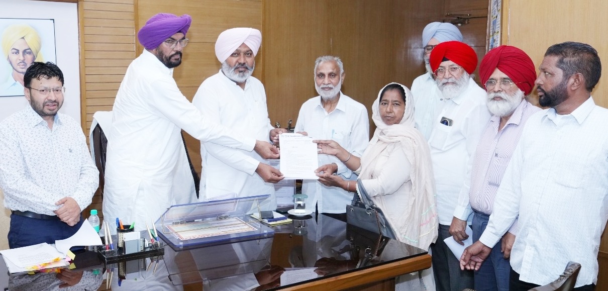 ਪੰਜਾਬ ਕੈਬਨਿਟ ਸਬ-ਕਮੇਟੀ ਵੱਲੋਂ 12 ਮੁਲਾਜ਼ਮ ਯੂਨੀਅਨਾਂ ਨਾਲ ਮੀਟਿੰਗਾਂ, ਜਾਇਜ਼ ਮੰਗਾਂ ‘ਤੇ ਜਲਦੀ ਕਾਰਵਾਈ ਦਾ ਦਿੱਤਾ ਭਰੋਸਾ