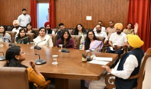 ਮੁੱਖ ਮੰਤਰੀ ਨੇ ਨਵੇਂ ਚੁਣੇ ਗਏ 26 ਯੂਪੀਐਸਸੀ ਅਧਿਕਾਰੀਆਂ ਨੂੰ ਦੇਸ਼ ਭਰ ਵਿੱਚ ਸੂਬੇ ਦੇ ਅਮੀਰ ਸੱਭਿਆਚਾਰ ਅਤੇ ਵਿਰਾਸਤ ਦੇ ਦੂਤ ਬਣਨ ਲਈ ਪ੍ਰੇਰਿਆ