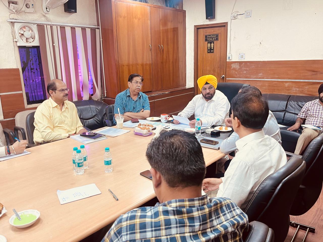 ਹਰਭਜਨ ਸਿੰਘ ਈ.ਟੀ.ਓ. ਵੱਲੋਂ ਲੋਕ ਨਿਰਮਾਣ ਵਿਭਾਗ ਦੇ ਅਧਿਕਾਰੀਆਂ ਨੂੰ ਸਟੱਡੀ ਟੂਰ ਤੇ ਵਿਦੇਸ਼ ਭੇਜਣ ਲਈ ਪ੍ਰਸਤਾਵ ਤਿਆਰ ਕਰਨ ਦੇ ਹੁਕਮ