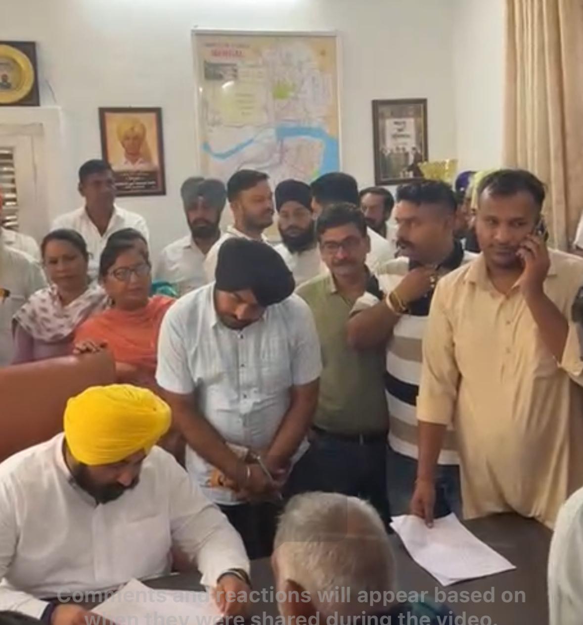 ਹਰਜੋਤ ਬੈਂਸ ਸਿੱਖਿਆ ਮੰਤਰੀ ਦੇ ਹਫਤਾਵਾਰੀ ਲੋਕ ਮਿਲਣੀ ਪ੍ਰੋਗਰਾਮ ਵਿੱਚ ਬਣਿਆ ਮੇਲੇ ਵਰਗਾ ਮਾਹੋਲ