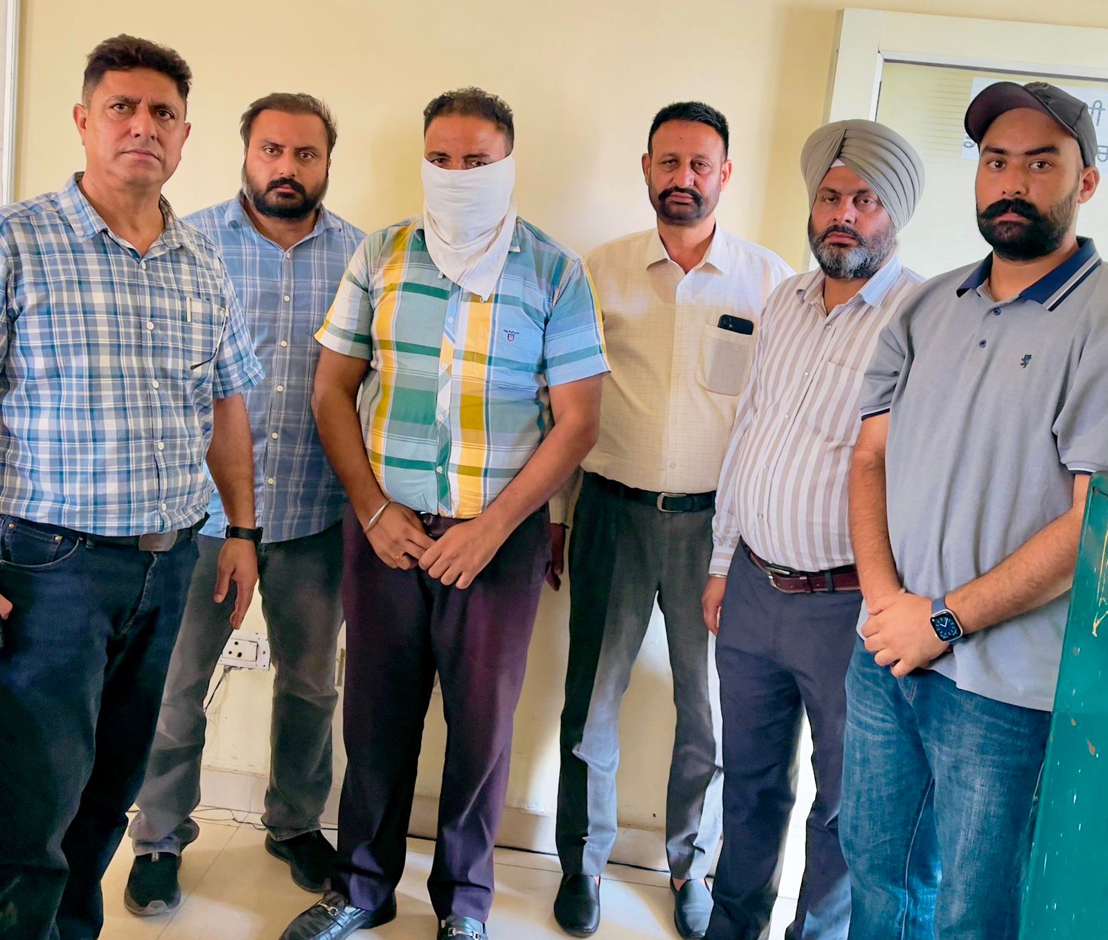 20000 ਰੁਪਏ ਰਿਸ਼ਵਤ ਲੈਂਦਾ ਬਲਾਕ ਸੰਮਤੀ ਪਟਵਾਰੀ ਵਿਜੀਲੈਂਸ ਬਿਊਰੋ ਵੱਲੋਂ ਗ੍ਰਿਫ਼ਤਾਰ