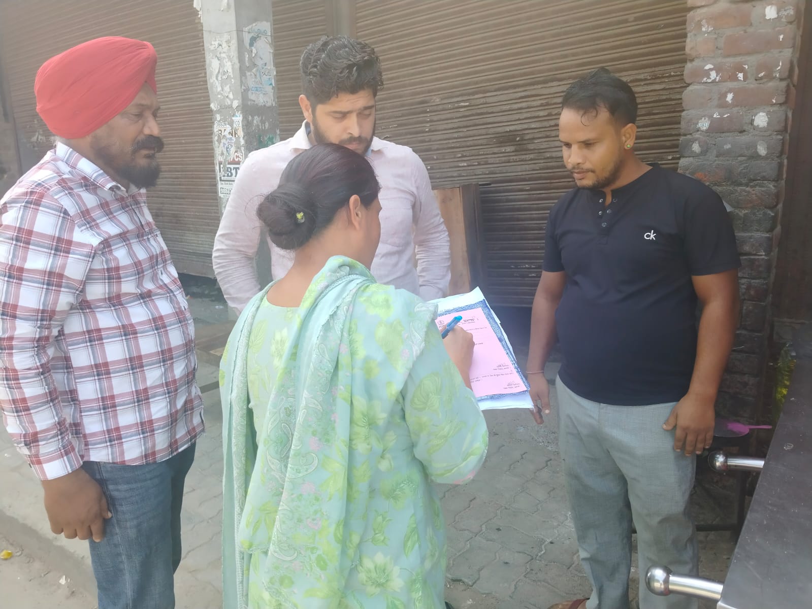 ਨਗਰ ਨਿਗਮ ਦੀ ਟੀਮ ਨੇ ਖਾਣ ਪੀਣ ਵਾਲੀਆਂ ਰੇਹੜੀਆਂ ਦੀ ਚੈਕਿੰਗ ਕੀਤੀ-5 ਚਲਾਨ ਕੱਟੇ