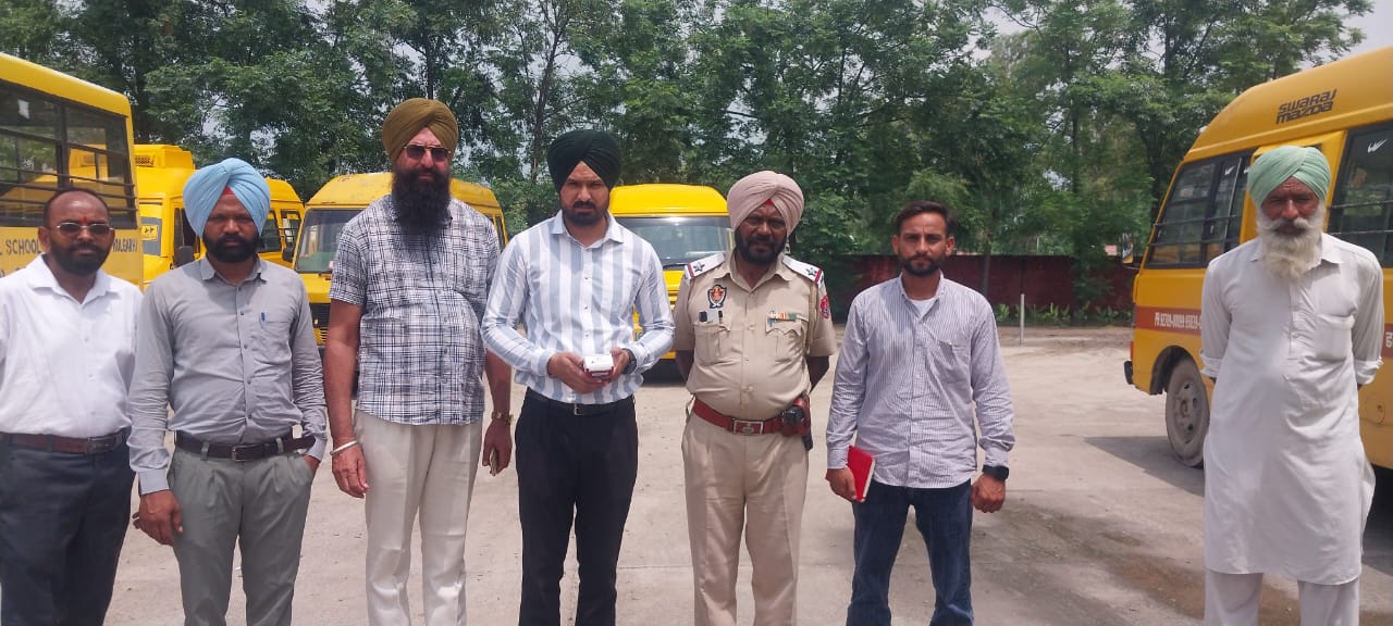 ਸੇਫ ਸਕੂਲ ਵਾਹਨ ਪਾਲਿਸੀ ਤਹਿਤ ਸਕੂਲੀ ਵਾਹਨਾਂ ਦੀ ਕੀਤੀ ਚੈਕਿੰਗ
