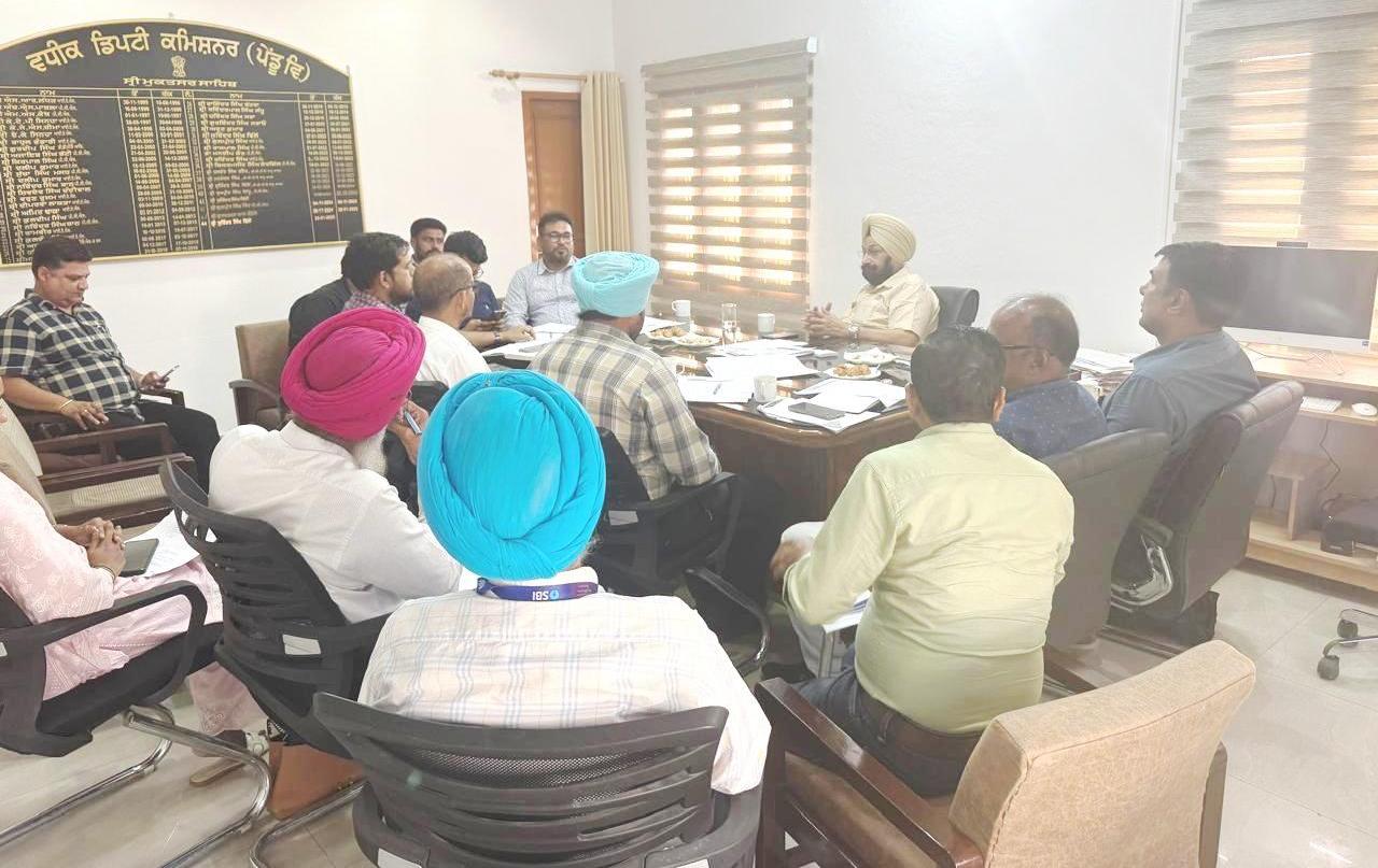 ਐਨ.ਐਲ.ਐਮ. ਵੱਲੋਂ ਜ਼ਿਲ੍ਹੇ ਦੀਆਂ ਗਰਾਮ ਪੰਚਾਇਤਾਂ ‘ਚ ਚਲਾਈਆਂ ਜਾ ਰਹੀਆਂ ਸਕੀਮਾਂ ਸਬੰਧੀ ਮੀਟਿੰਗ