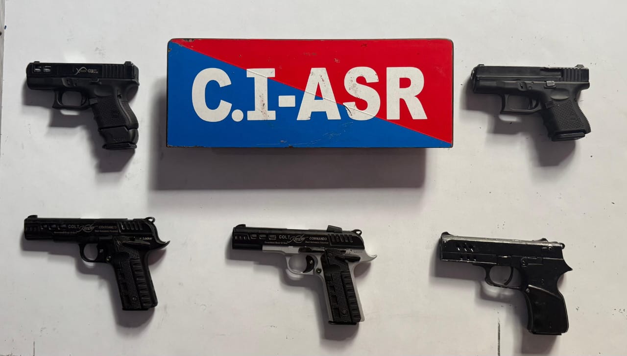 ਅੰਮ੍ਰਿਤਸਰ ਵਿੱਚ ਪਾਕਿਸਤਾਨੀ ਤਸਕਰ ਦਾ ਗੁਰਗਾ ਪੰਜ ਆਧੁਨਿਕ ਪਿਸਤੌਲਾਂ ਸਮੇਤ ਕਾਬੂ