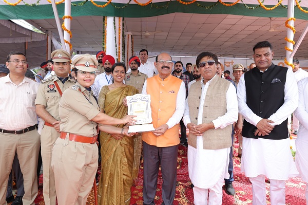 ਆਜ਼ਾਦੀ ਦਿਹਾੜੇ ਮੌਕੇ ਕੈਬਨਿਟ ਮੰਤਰੀ ਮੋਹਿੰਦਰ ਭਗਤ ਨੇ ਲਹਿਰਾਇਆ ਰਾਸ਼ਟਰੀ ਝੰਡਾ