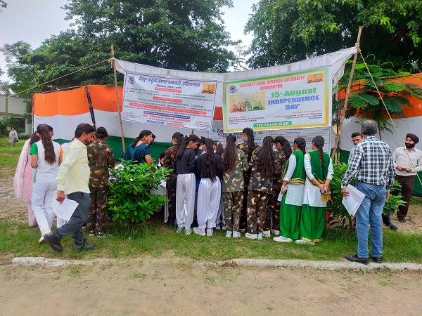 ਜ਼ਿਲ੍ਹਾ ਕਾਨੂੰਨੀ ਸੇਵਾਵਾਂ ਅਥਾਰਟੀ ਨੇ ਹੈਲਪ ਡੈਸਕ ਅਤੇ ‘ਮਿਸ਼ਨ ਰਕਸ਼ਾ ਬੰਧਨ” ਰਾਹੀਂ ਲੋਕਾਂ ਨੂੰ ਕੀਤਾ ਜਾਗਰੂਕ