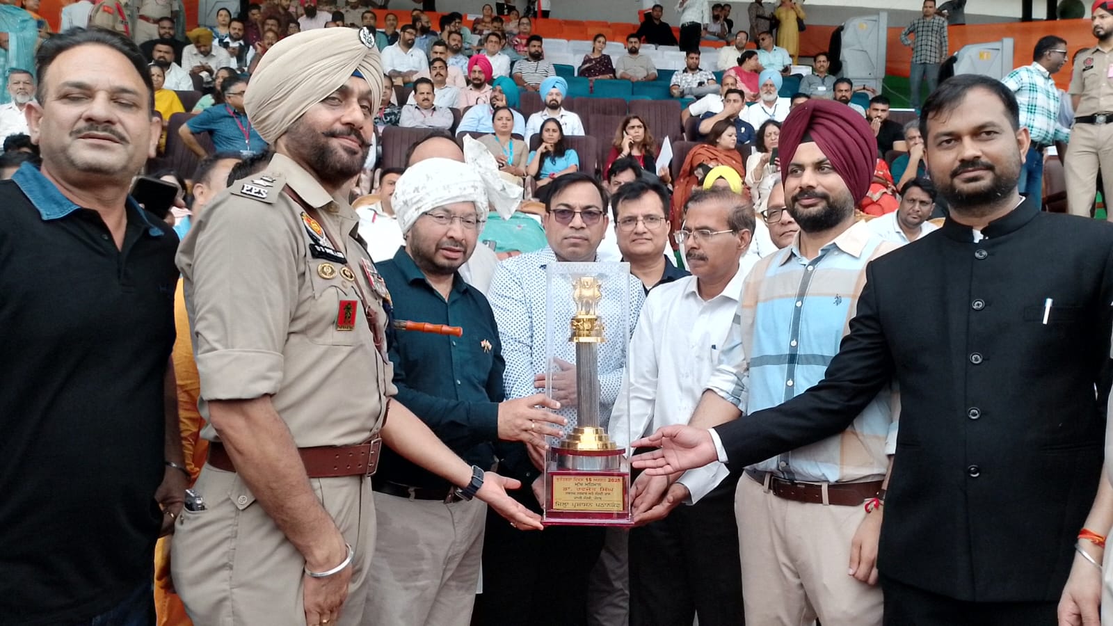 ਕੈਬਨਿਟ ਮੰਤਰੀ ਡਾ. ਰਵਜੋਤ ਸਿੰਘ ਨੇ ਮਲਟੀਪਰਪਜ ਸਪੋਰਟਸ ਸਟੇਡੀਅਮ ਪਠਾਨਕੋਟ ਵਿਖੇ ਲਹਿਰਾਇਆ ਤਿਰੰਗਾ